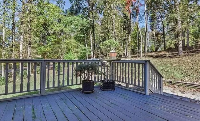 Building Photo - Beautiful and Spacious! Upgraded Multi-level Retreat with Lake Access, Golf, and Resort- Style Am...