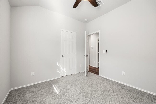 Building Photo - 5808 Begonia Ct