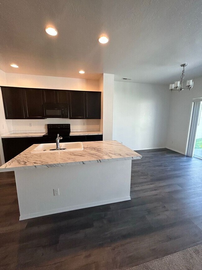 Building Photo - 3 Bedroom plus Loft For Rent! Victory Sout...