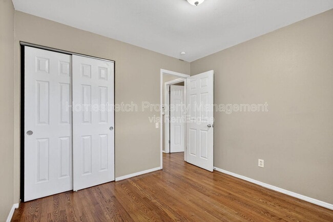 Building Photo - 2 Canary Ct