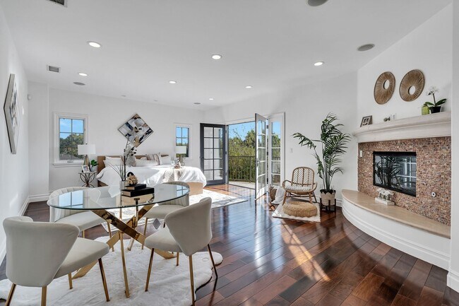 Building Photo - GORGEOUS 7 BED 6.5 BATH FOR LEASE IN BEVER...