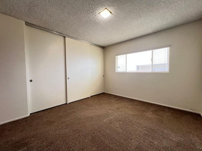 Building Photo - LEB