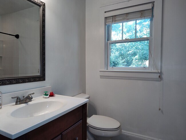 Building Photo - Charming 2-Bedroom, 2-Bath Brick Ranch Home in Midwood!