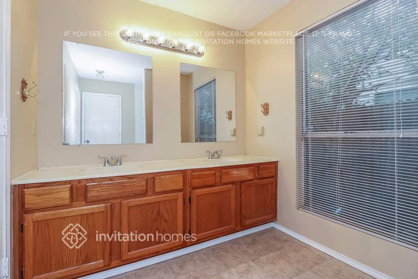 Building Photo - 3805 Waxwing Cir S