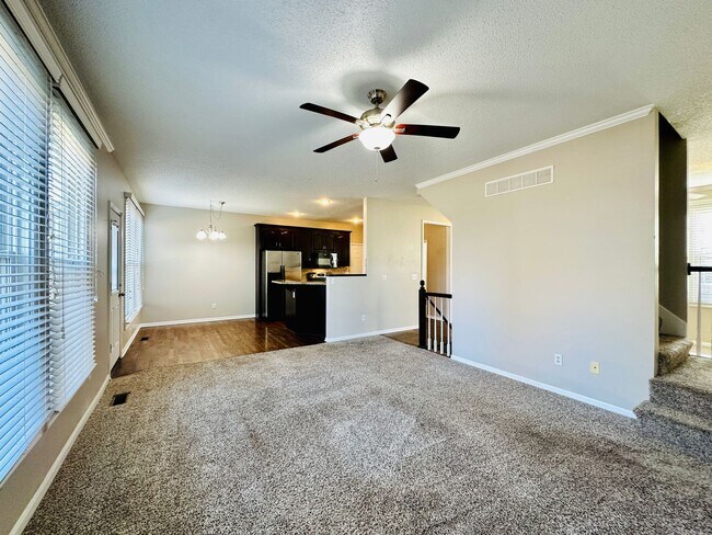 Building Photo - **BRAND NEW CARPETS** Beautiful Home in Bl...