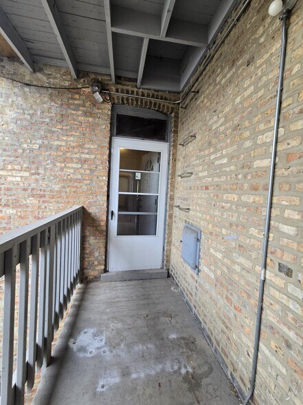 Building Photo - 838 N Massasoit Ave