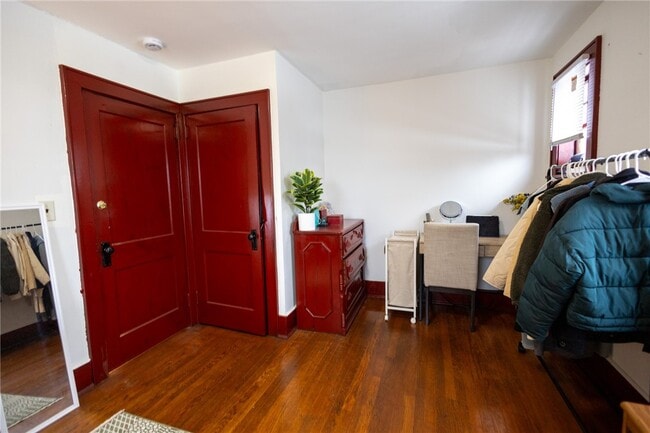 Building Photo - 610 Mitchell St