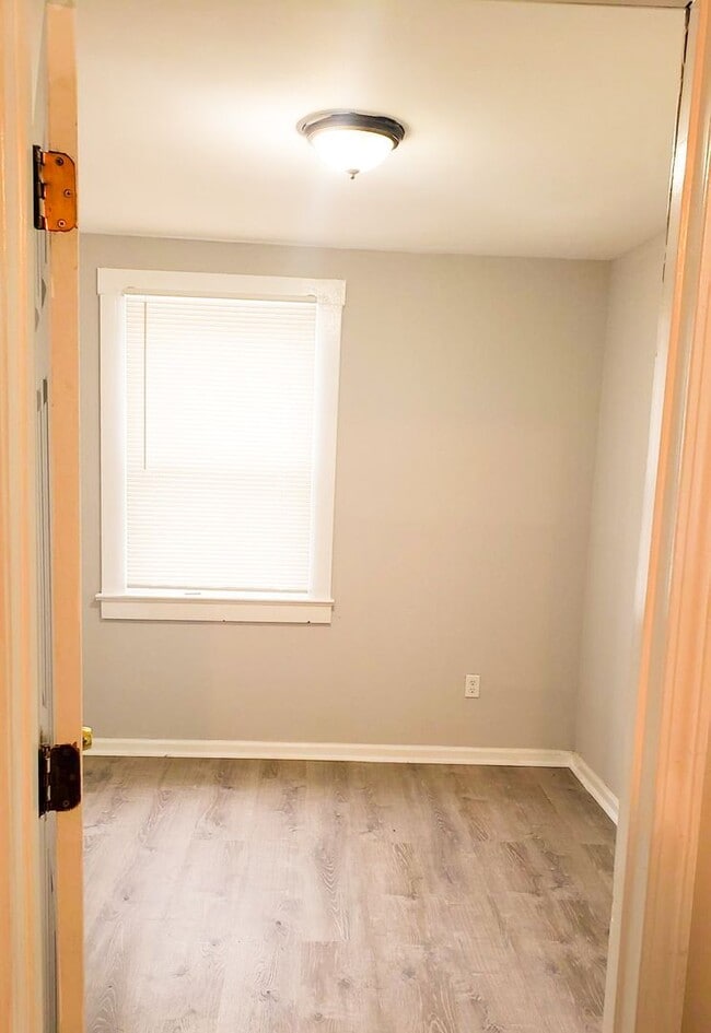 Building Photo - New Renovation!!!2 bedroom bungalow, deck, huge yard, Hancock schools