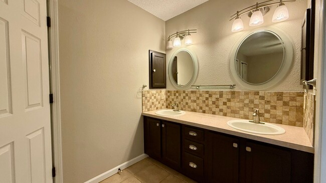 Building Photo - Northwest Colorado Springs Gem Near Trails...