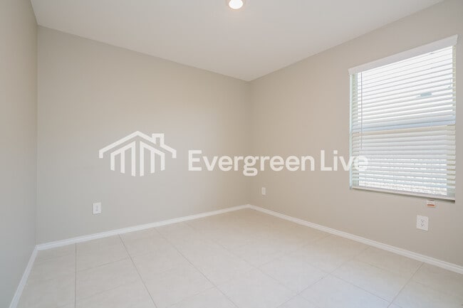 Building Photo - 1033 Crestview Dr