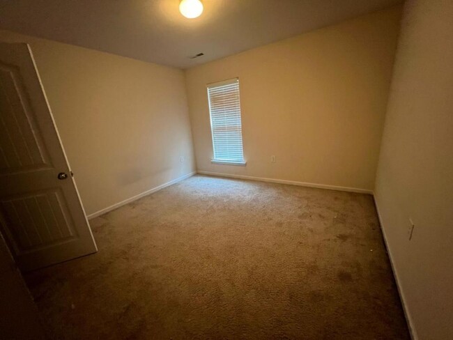 Building Photo - 409 Chanson Dr