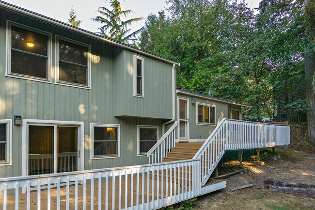 Building Photo - 20439 NE 3rd St