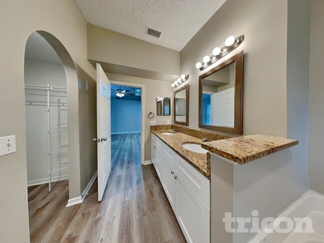 Building Photo - 649 Doe Cove Pl