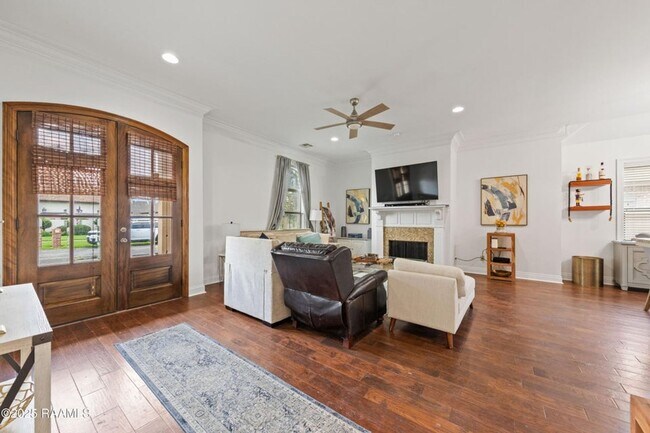 Building Photo - Beautiful 3 bed, 2 bath home available in ...