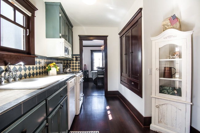 hardwood floors through out - 312 Manhattan Ave