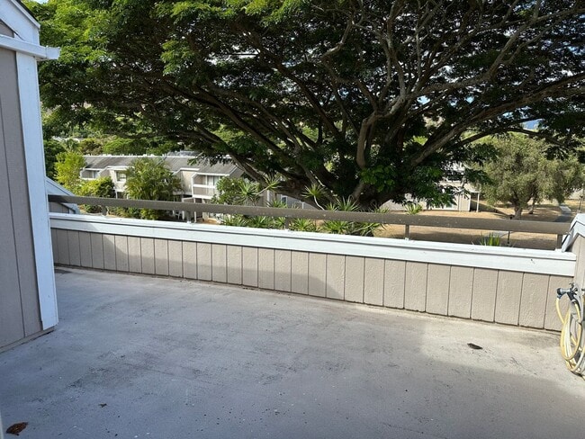 Building Photo - Spacious 3BR/2BA Split-Level End Unit with Private Courtyard