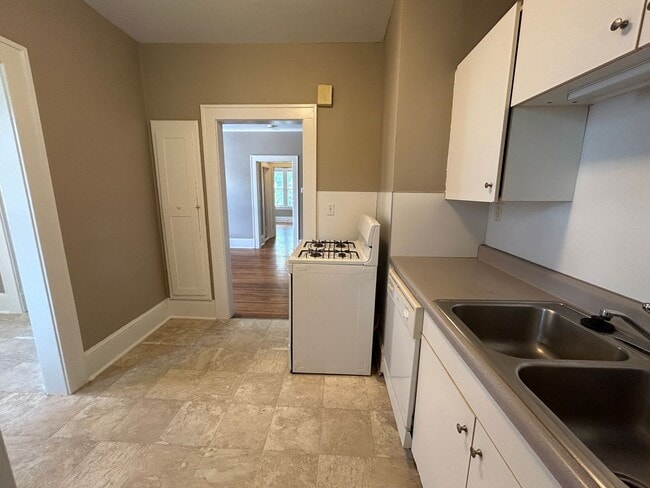 Building Photo - Adorable One Bedroom Apartment in Dilworth!
