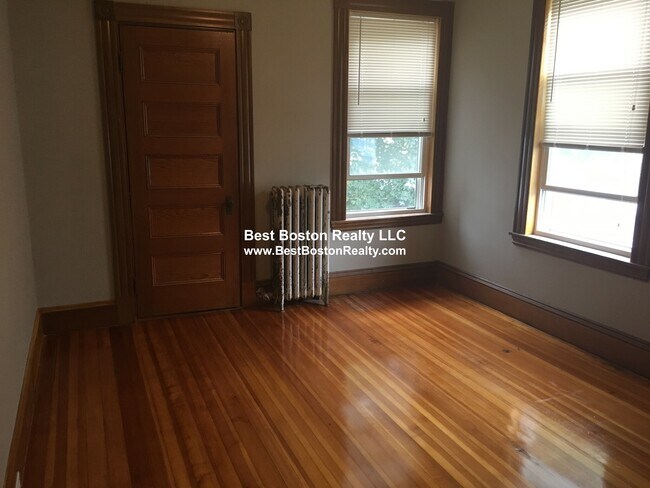 Building Photo - 26 Marathon St