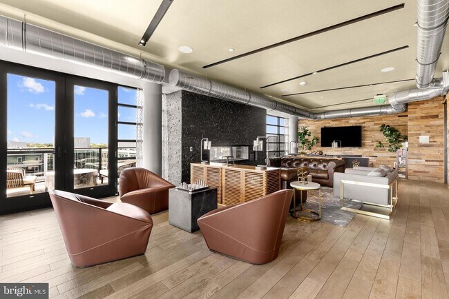 Building Photo - 1300 4th St SE