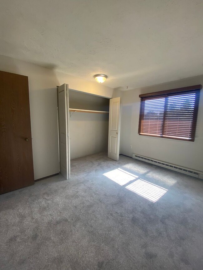 Building Photo - 2531-2533 E 27th Ave