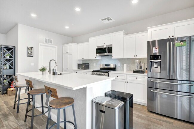 Building Photo - 4133 Sierra Madre Ave