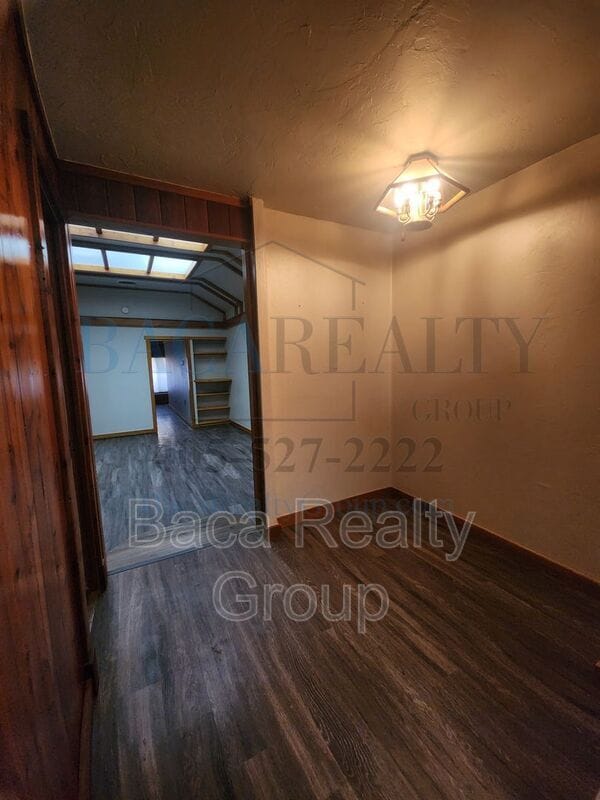 Building Photo - 105 S Canadian Ave
