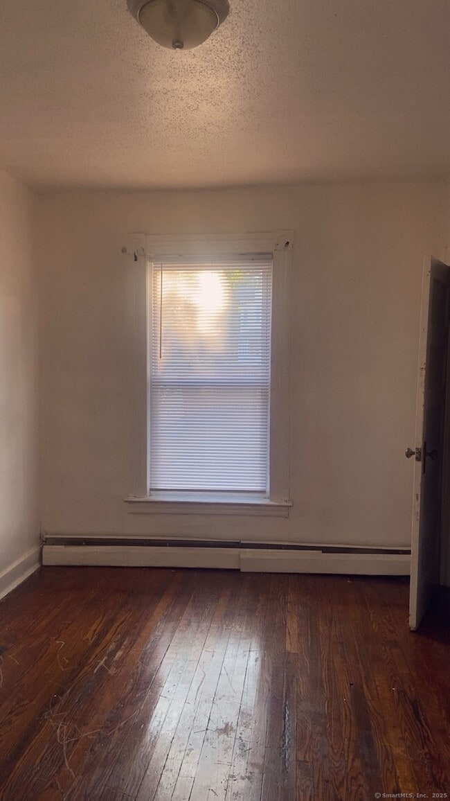 Building Photo - 6 E Raymond St