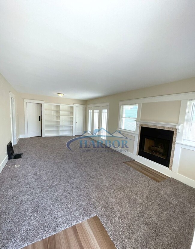 Building Photo - Beautiful 3-Bedroom Home with Spacious Liv...