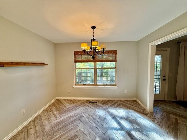 Building Photo - 305 Meadows Ct