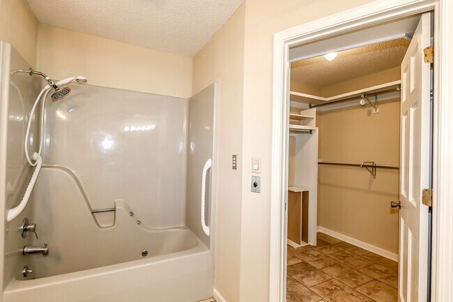 Building Photo - 2 Galeon Ln