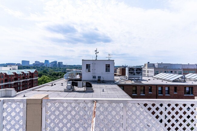 Building Photo - Beautiful One Bedroom in the Heart of Foggy Bottom| Water and Gas Included!