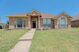 Building Photo - 2201 Woodglen Dr
