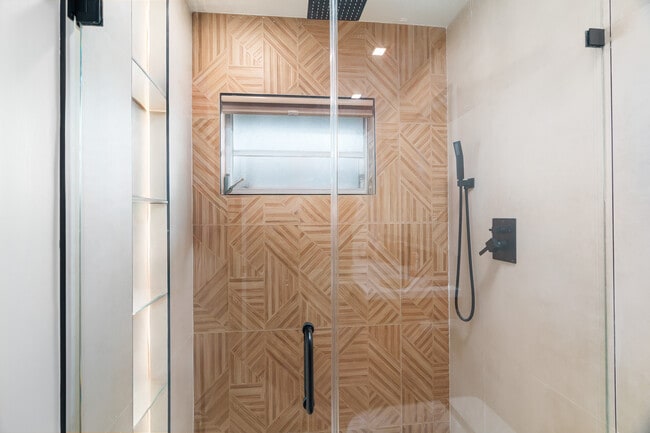 Building Photo - 273 Tropic Dr