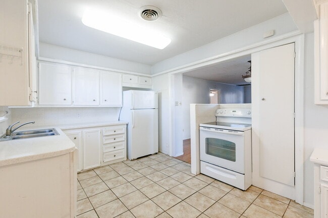Building Photo - 3-Bedroom Near Texas Tech - Pre-leasing Now for August 2026