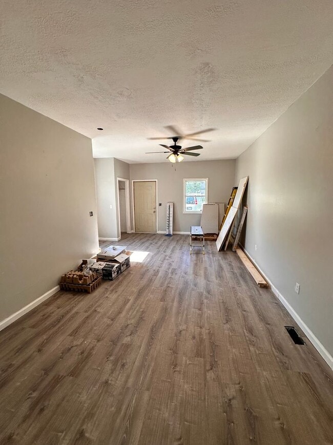 Building Photo - Three Bedroom Home in Willard, OH