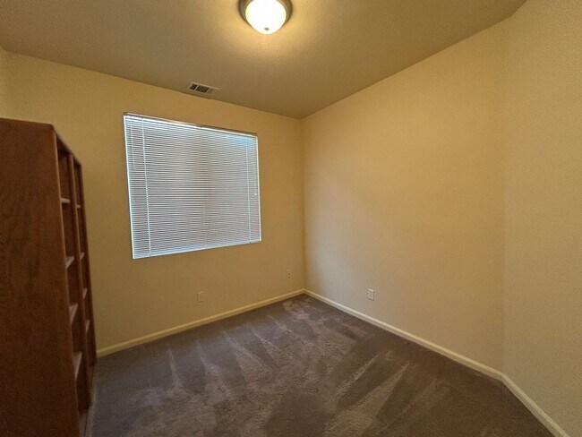 Building Photo - 7025 Sandy Souza Way