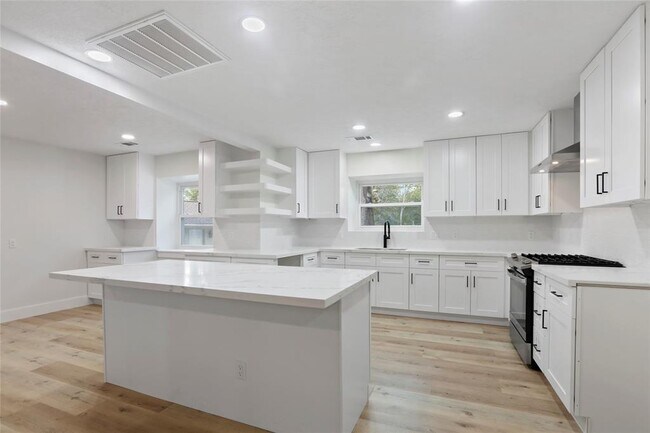 Building Photo - 1742 Hill Top Ln