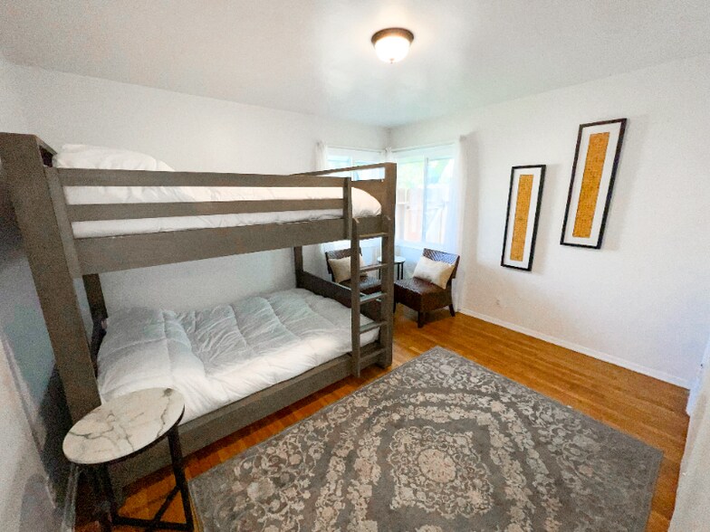 Building Photo - 388 Paseo De Gracia