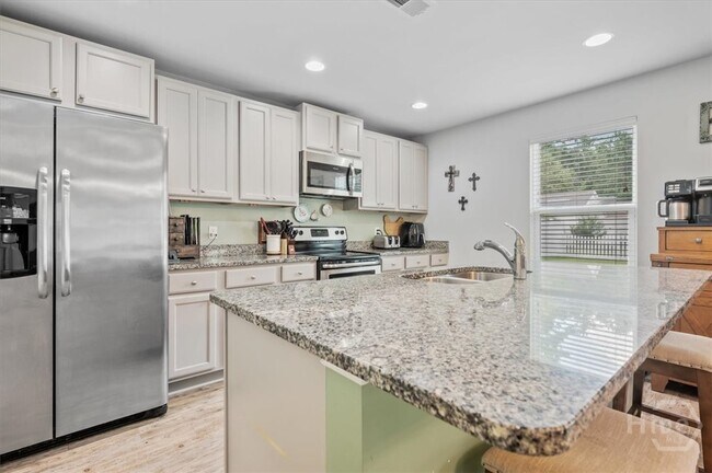 Building Photo - 4 Gardenia Dr