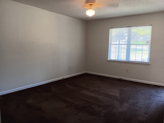 Building Photo - 743 Treasure Dr SW