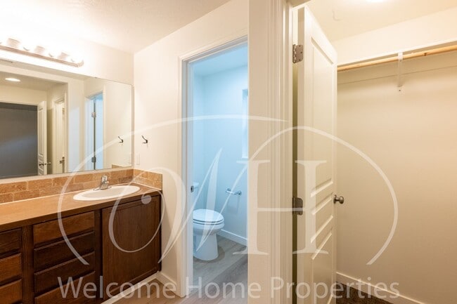 Building Photo - Single Story 3 Bedroom Home with Gas Fireplace and Covered Patio