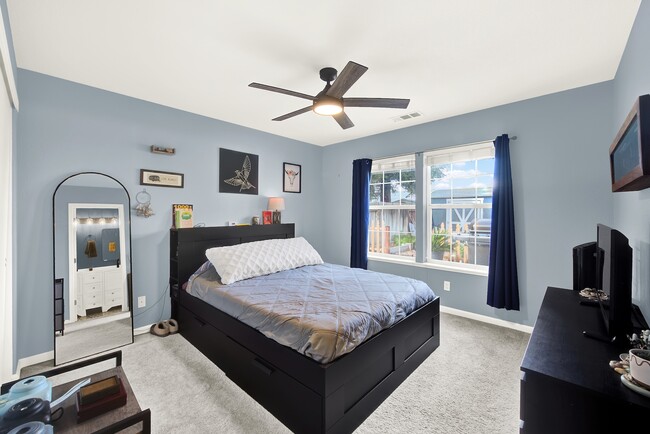 Building Photo - 209 White Oak Ln