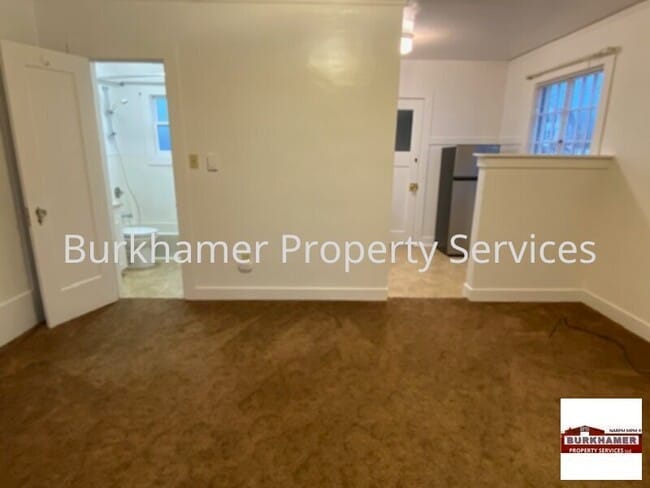 Building Photo - 203 E Broadway Ave