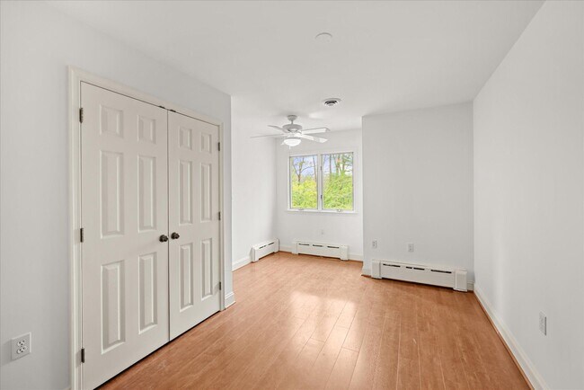 Building Photo - 6013 Selvyn Rd