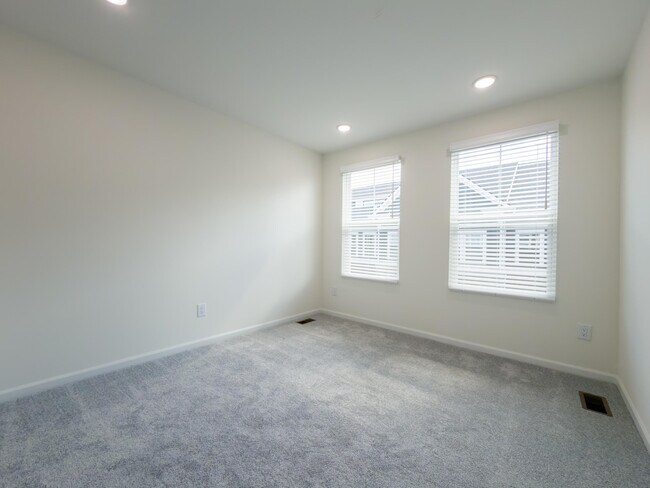 Building Photo - 25552 Tolstoy Trl