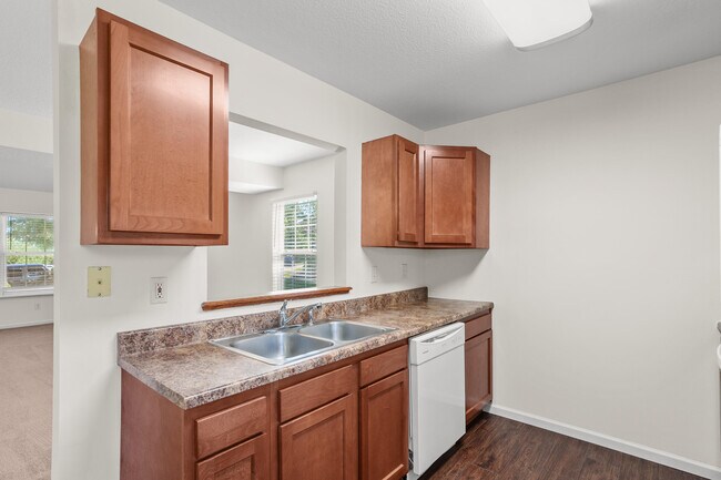 Building Photo - 2418 Northampton Dr