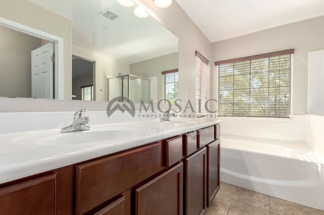 Building Photo - 1650 E Joseph Way