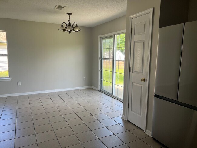 Building Photo - 5020 Sandlake Ct