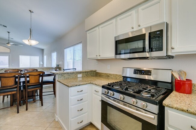 Building Photo - IMMACULATE & IMMEDIATE OCCUPANCY 3BEDROOM GREEN VALLEY BEAUTY!