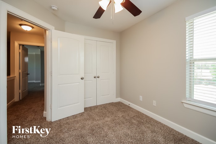 Building Photo - 320 Country Crossing Cir